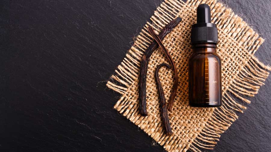 Vanilla Essential Oil (Complete Guide)